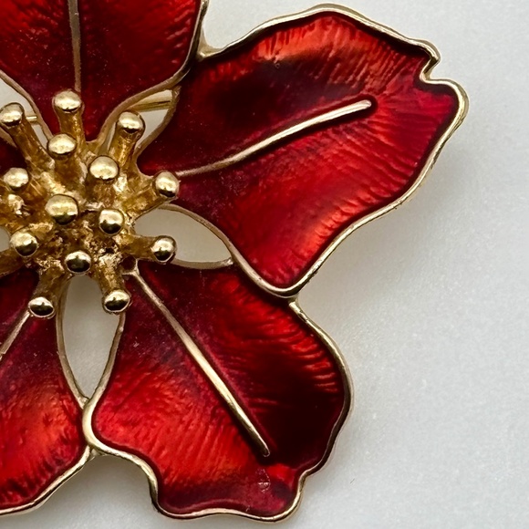 Vintage Poinsettia Brooch Red Enamel and Gold Tone Unmarked, Circa 1990s Festive - Picture 5 of 11